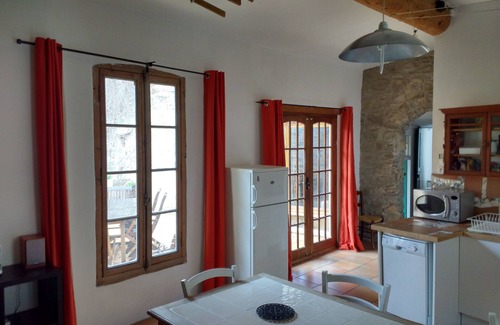 Cesseras House | Typical stone house, in a small cobbled street, behind the chateau of Cesseras.