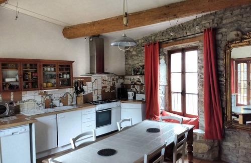 Cesseras House | Typical stone house, in a small cobbled street, behind the chateau of Cesseras.