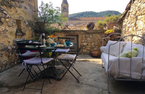 Collias House | Typique Maison de Village Avec Terrasse, à 3 mn de la Rivière