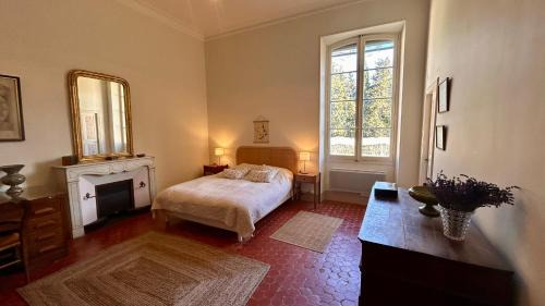Graveson Villa | Typique Mas provençal, parc et piscine chauffée