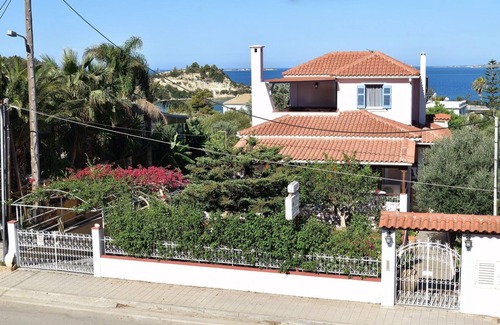 Lassi Villa | Tzivras Three-Bedroom Villa