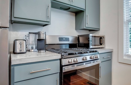 South Louisville House | U of L football and horse racing; Walkable!
