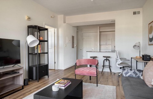Cardozo Apartment | U Street 1br w gym rooftop nr metro dining WDC-726