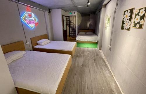 Hang Dao Hostel | UBUNTU Homestay & Tours