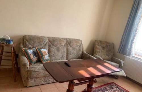 Bzany Apartment | Ubytování v apartmánu, 2 ložnice, na farmě
