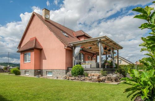 Oslany House | Ubytovanie Oslany