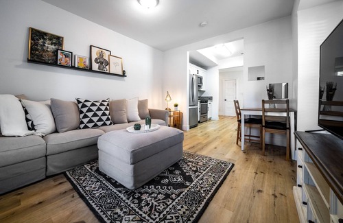 North Oak Park Apartment | UC Davis Med Cen Charmer + PELOTON
