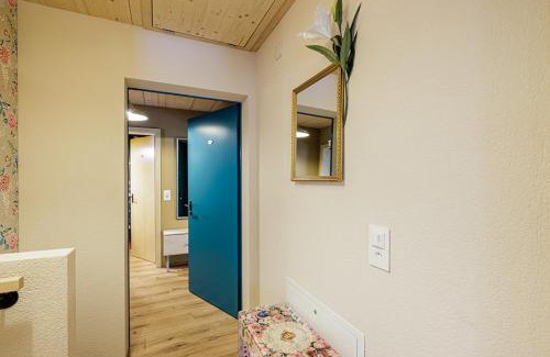 Meikirch House | Uelis-Stöckli-Gästezimmer auf Bauernhof mit Billiard und Alpakatrekking