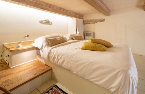 Santa Croce Apartment | Uffizi Suite B