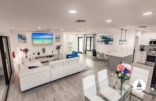 Imperial Point House | Uhost AI | 2BR | Pool, Hot Tub & Florida Room