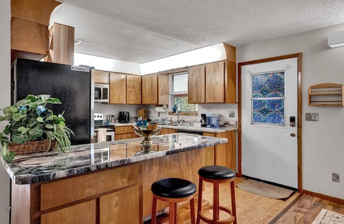 Eustis House | Uhost AI | Get Cozy & Relax! 4BR, 2BA, Hot Tub