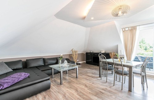 Heide Apartment | 'Uhse Apartment' with Garden & Wi-Fi
