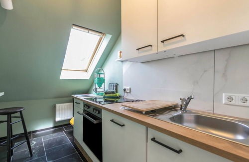 Heide Apartment | 'Uhse Apartment' with Garden & Wi-Fi