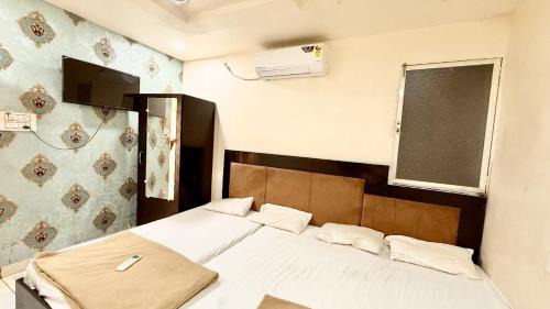 Ujjain Hotel | UJJAIN HOTELWHITE #LOTUS Near Shri Mahakaleshwar Jyotirlinga Temple and Railway Station Ujjain - A Luxuary Hotel in Ujjain