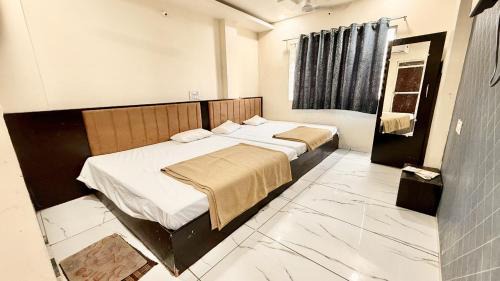 Ujjain Hotel | UJJAIN HOTELWHITE #LOTUS Near Shri Mahakaleshwar Jyotirlinga Temple and Railway Station Ujjain - A Luxuary Hotel in Ujjain