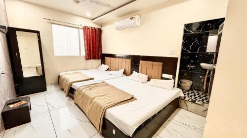 Ujjain Hotel | UJJAIN HOTELWHITE #LOTUS Near Shri Mahakaleshwar Jyotirlinga Temple and Railway Station Ujjain - A Luxuary Hotel in Ujjain