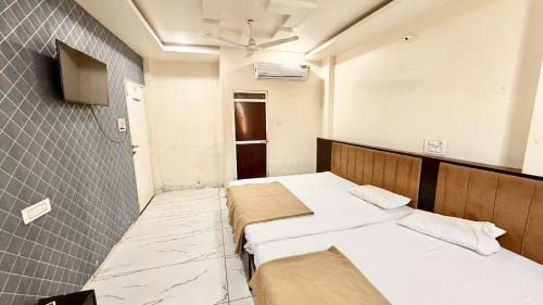 Ujjain Hotel | UJJAIN HOTELWHITE #LOTUS Near Shri Mahakaleshwar Jyotirlinga Temple and Railway Station Ujjain - A Luxuary Hotel in Ujjain