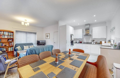 Bow West House | UK.LO.PRI - Beautiful 4-bedroom house in Victoria Park