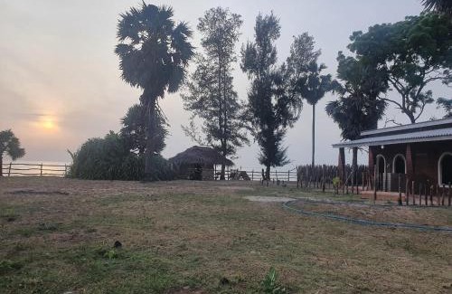Uppuveli Cabin | UK Lounge Resort