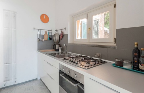 Pugliola House | Ulivi House: Pool, Tennis, 2 AC BDR, 2BTH, parking + Free Garage in Lerici LTZ!