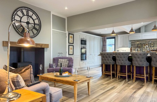 Watermillock Cottage | Ullswater View, is a stunning ground floor home with views of the lake and walks from the door.