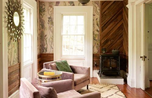 Pine Bush House | Ulster County Farmhouse Near Waterfalls and Winery!