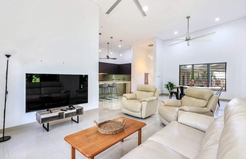 Rapid Creek House | Ultimate 5BR Fam Friendly Holiday Home!