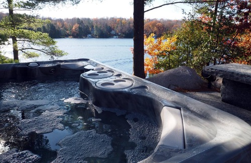 Port Carling Cottage | Ultimate Boathouse Entertaining, New 6 bdrm, 8 bath Cottage/Boathouse! Hot tub!