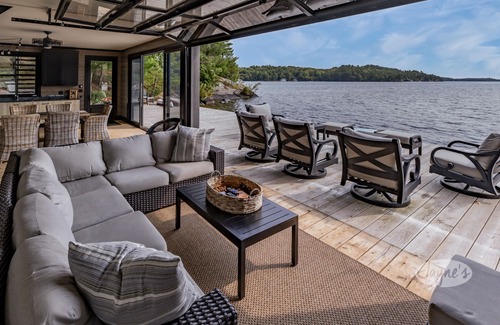 Port Carling Cottage | Ultimate Boathouse Entertaining, New 6 bdrm, 8 bath Cottage/Boathouse! Hot tub!