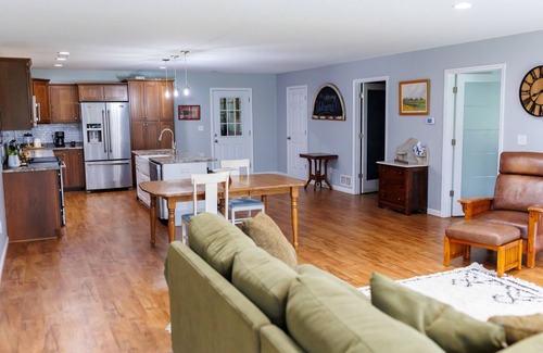Lakewood  Shelby County House | Ultimate Country Home with a 4800 sq.ft shed- pickle ball, corn hole, and more!