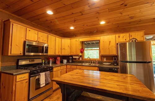 Martin Cabin | Ultimate Entertainment Lakefront Cabin w/Theater & Game Room!