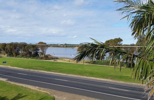 Lakes Entrance Apartment | Ultimate Holiday Apartments