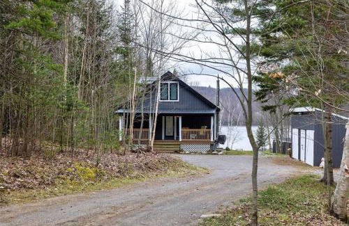 Hastings Highlands House | Ultimate Lakeview Retreat - Hot Tub, Paddle & Play