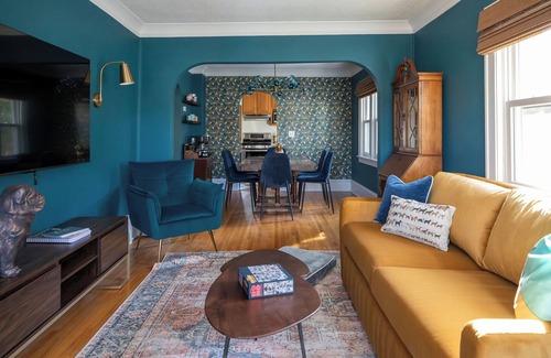 Northeast Minneapolis House | Ultimate Pet Friendly Stay - Paws & Relax Retreat