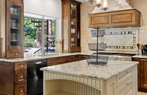 Buenavante House | Ultimate Scottsdale Getaway: Pool, Hot Tub, Games & Concierge Services at Luxe