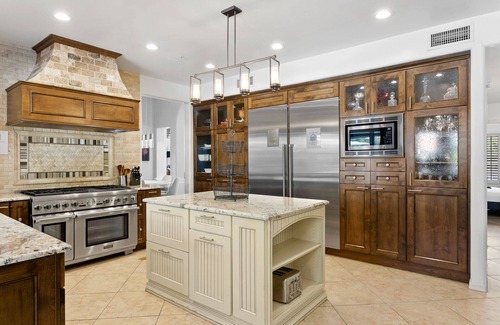 Buenavante House | Ultimate Scottsdale Getaway: Pool, Hot Tub, Games & Concierge Services at Luxe