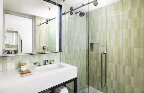 Tenderloin Hotel | Ultimate SF Getaway! 2 Rooms w/Curated Local Art & Comfort
