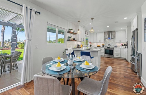 Mira Costa House | Ultimate SoCal Retreat: Poolside Fun & Views!