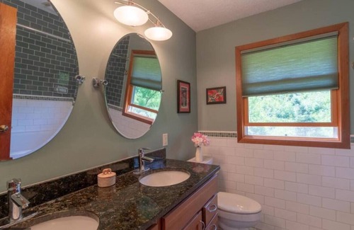 Star Prairie House | Ultra Comfy Cabin on Quiet Lake w/ outdoor Hot Tub and Chef's Kitchen