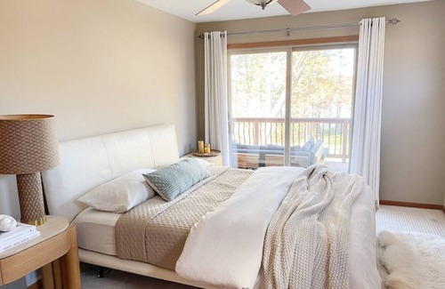Star Prairie House | Ultra Comfy Cabin on Quiet Lake w/ outdoor Hot Tub and Chef's Kitchen