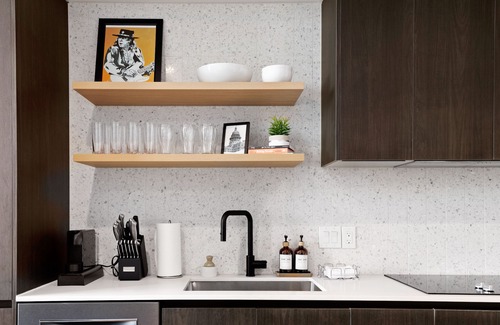 East Cesar Chavez Condo | Ultra Lux Rainey St. Condo - Lake & Skyline View - Rooftop Pool - Gym