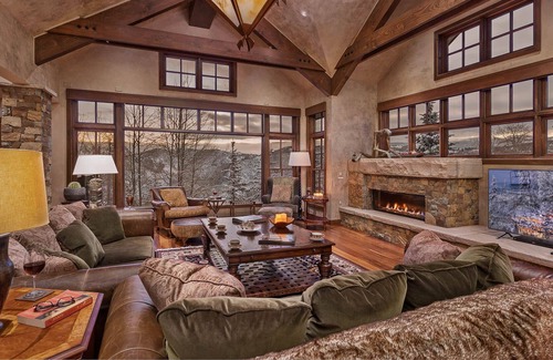 Cordillera House | Ultra Luxury + Private Hot Tub + Close to Golf/Nordic skiing - Stag Lodge