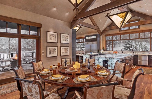 Cordillera House | Ultra Luxury + Private Hot Tub + Close to Golf/Nordic skiing - Stag Lodge