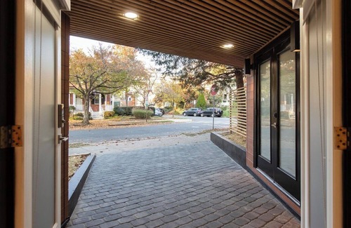 Northwest Apartment | Ultra-Modern Apartment, Pet-Friendly, Free Off-Street Parking, Steps to Metro!
