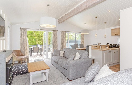Aysgarth Ski Chalet | Ultra spacious luxurious lodge with one double with en suite bath or shower and one twin.