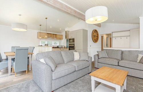 Aysgarth Ski Chalet | Ultra spacious luxurious lodge with one double with en suite bath or shower and one twin.