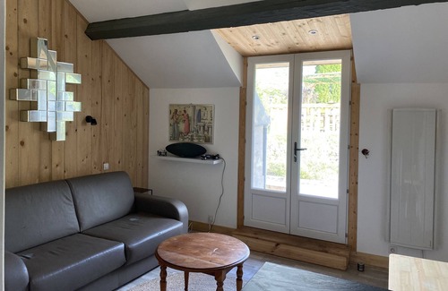 Bourg-de-Sirod Apartment | Un Havre de Paix Dans un nid de Verdure