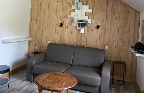 Bourg-de-Sirod Apartment | Un Havre de Paix Dans un nid de Verdure
