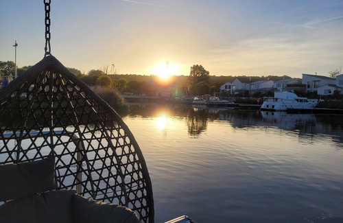 L'Isle-Adam Boat Rental | Un moment suspendu pour couple - L'Evila