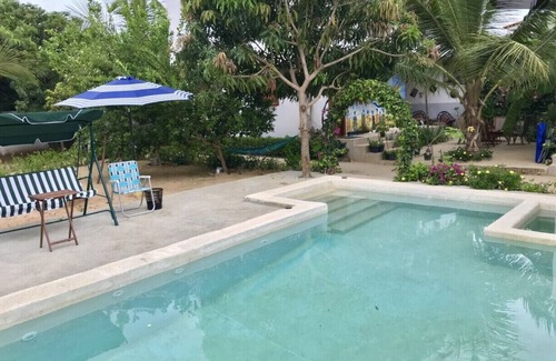 Ngaparou Villa | un séjour inoubliable. Surpresseur, chauffe eau, Clim , piscine, plage … jardin.